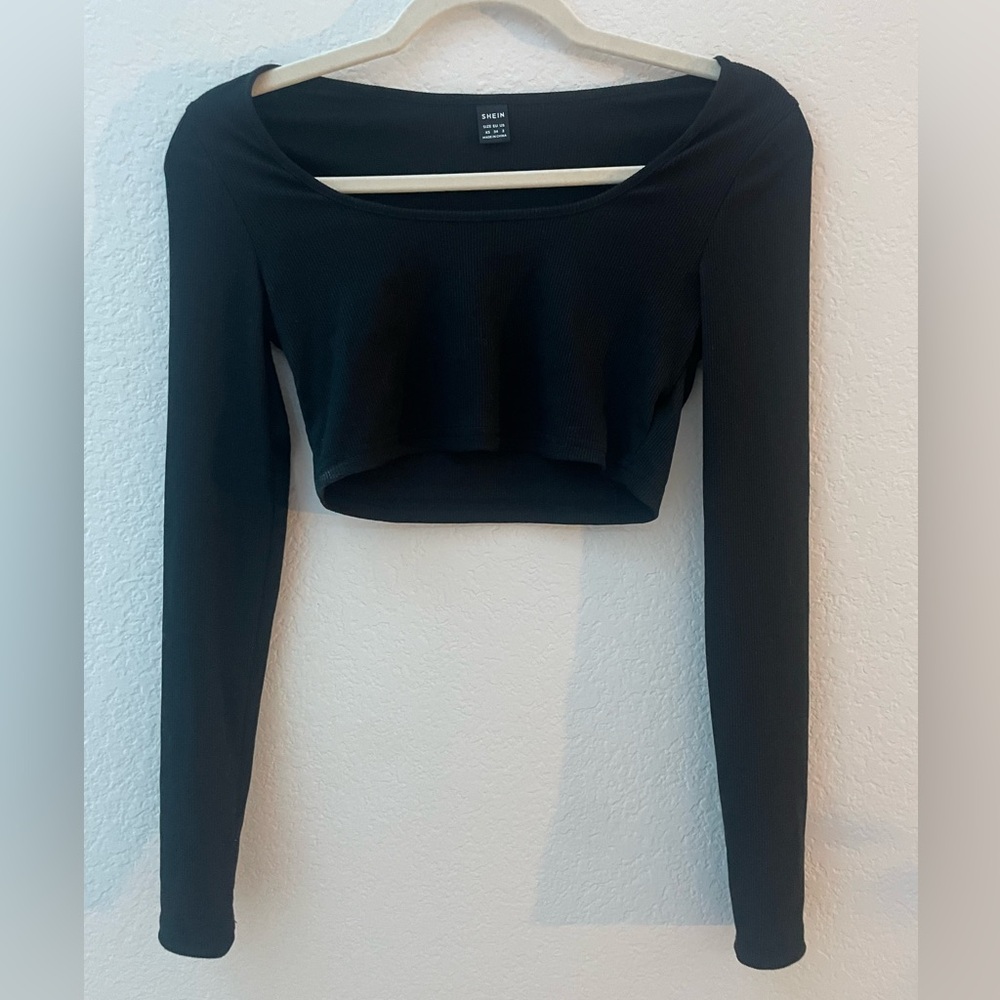 Black Long Sleeve Crop Top